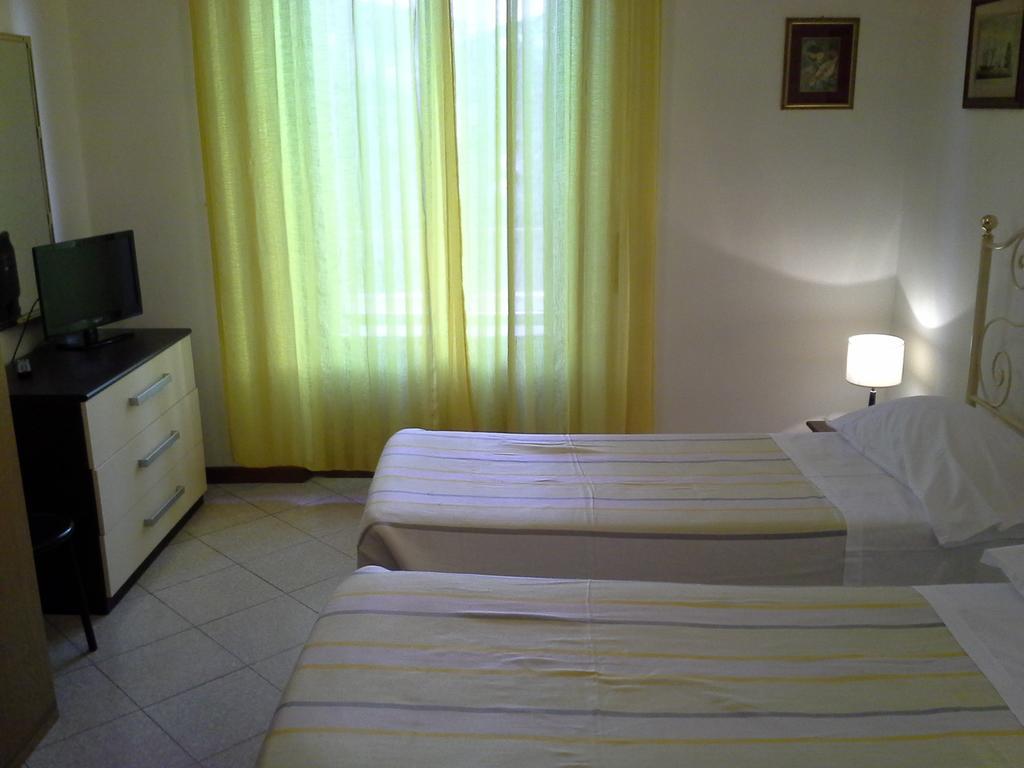 Albergo Italia Di Nardi Renzo & C Snc Poggibonsi Phòng bức ảnh