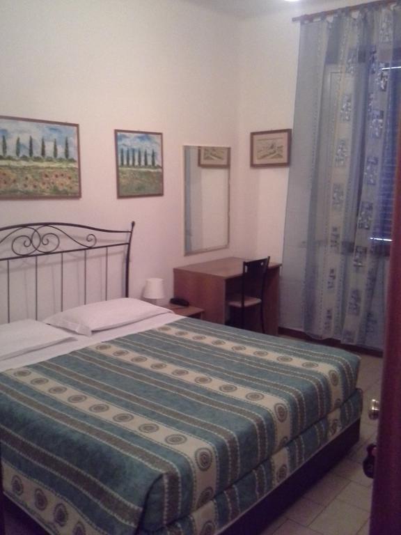 Albergo Italia Di Nardi Renzo & C Snc Poggibonsi Phòng bức ảnh